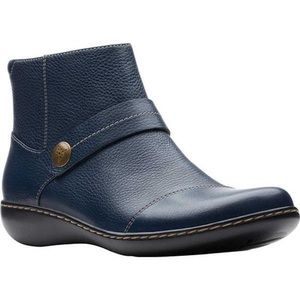 NEW!! Women’s Clarks Ashland Pine Navy Ankle Bootie Size 7.5M